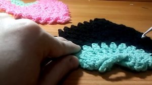 Краткий МК по вязанию прихваток ягоды крю́чком.