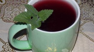 Ягодный компот с мелиссой и лимоном