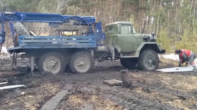 ЗИЛ 131-ый 6WD, монтаж винтовых свай вездеходом в горам Белокурихи! сваи.онлайн смотреть онлайн