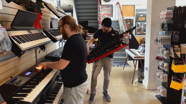 Jaxon shreds Roland Keytar over Greg’s beat смотреть онлайн