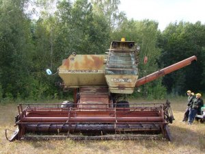 Harvester SK-5M1 Niva, engine start /// Комбайн СК-5М1 Нива, запуск двигателя