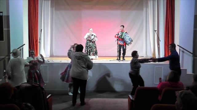 ЗАЖГЛИ НА ДВЕ ГАРМОНИ! / Алексей Кондрашин и Лия Брагина! / Russian folk music. смотреть онлайн