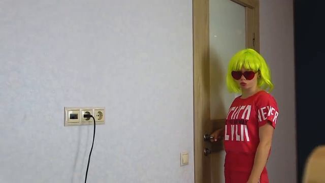 Доктор вернулся из отпуска – Дети играют в доктора и больницу смотреть онлайн