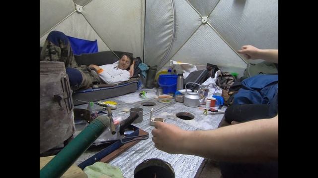 Отличная зимняя рыбалка на Красноярском " море" (4 серия)/Сорога и лещ/Итоги рыбалки смотреть онлайн