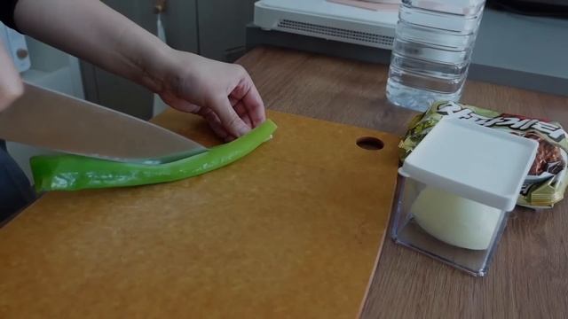 ENG) vlog 가래떡떡볶이 만들어 먹고 어쩌다보니 라면특집이 된 자취브이로그 | 모듬튀김, 꽃게라면, 콘치즈불닭볶음면, 짜장라면, 군만두, 몬테크리스토, 참치김밥, 연세우유빵