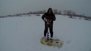 Бурение льда, мотобур Хитачи