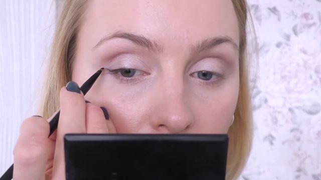 Пошаговый дневной макияж со стрелками. Для начинающих смотреть онлайн