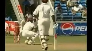 Brett Lee's Brutal Bouncers almost Kill Chanderpaul