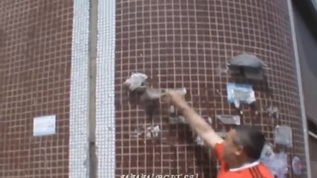 Чем удалить объявления со стены панельного дома