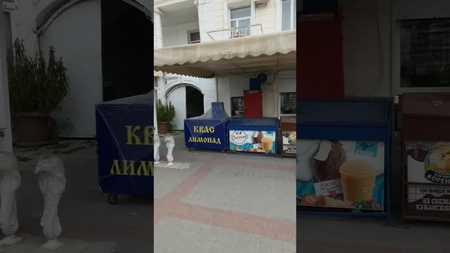 Прогулка по набережной Назукина. Балаклавская бухта, Севастополь, Крым. Скоро набережную закроют
