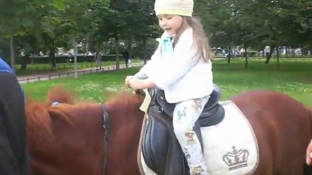 Верхом на пони. смотреть онлайн