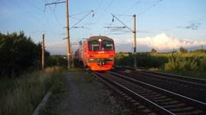 Электропоезд ЭД9М-0154 "черепановский экспресс" и тучка.