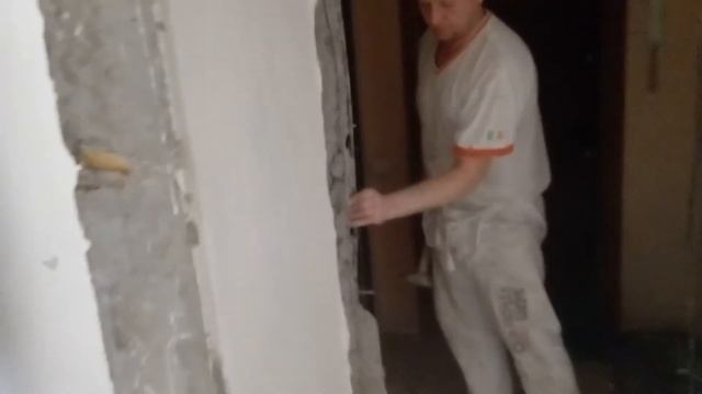 Ремонт квартиры Киев. Расширение бетонного проема в коридоре.