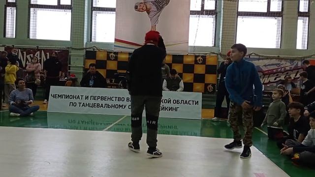 Select bboys 11-13. Щукин(бывший ученик)VS Barbozz (нынешний ученик,BDCY) смотреть онлайн