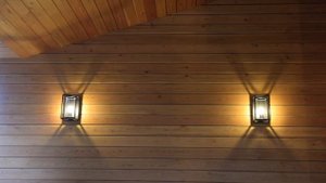 Мокрый фасад, камень и дерево