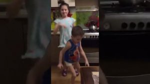 Танцуем дома.! Дети зажигают на самоизоляции.!