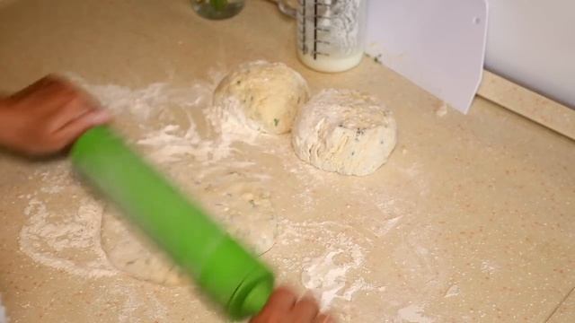 Мои любимые сырные лепешки на кефире. Всегда хочется добавки.