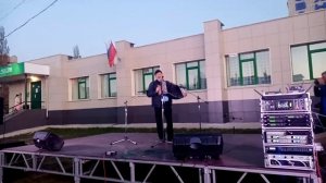 Гармонист Анатолий Святов на концерте к Дню Победы.