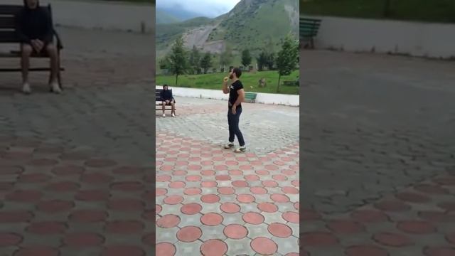 Парень танцует арабский танец Очень классно смотреть онлайн