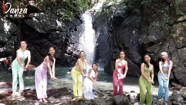 TINY BUBBLES | Dance Craze | Dance Workout feat. Danza Carol Angels/Siblings смотреть онлайн