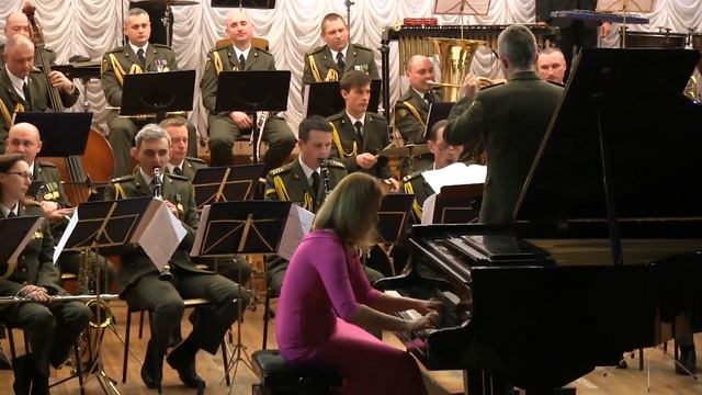 ВМЦ Чернигов Духовой оркестр Марина Найдён - Дж. Гершвин "Рапсодия в стиле блюз" ( 2019 04 16 ) смотреть онлайн