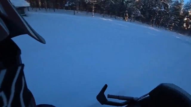 Sidewinder xtx le och Polaris 850 sks driving fast after forest road смотреть онлайн