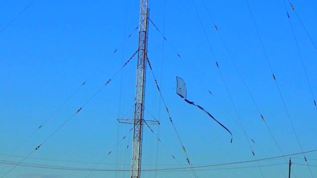 ВЛОГ Запускаем воздушного змея и смотрим на луну! /VLOG Launch a kite and look at the moon! смотреть онлайн