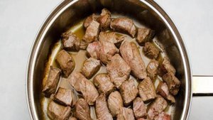 Гуляш по-венгерски с фасолью