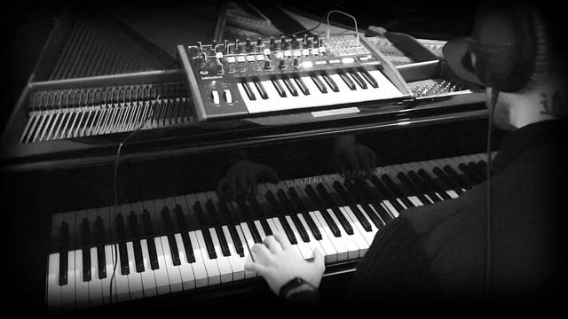 Minimalist Piano Music - {ELECTRIFIED} смотреть онлайн