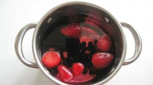 Кисель из черной смородины с клубникой
