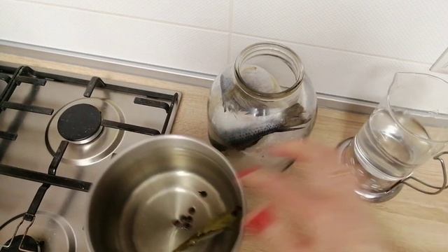 Лёгкий способ посолить селёдку. Съедается в момент. Рецепт для диабетиков и не только