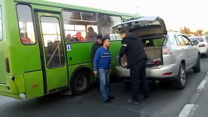 Водитель Харьковской маршрутки 5т против бизнесмена на лексусе