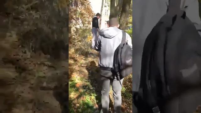 В КИЕВЕ ВО ВРЕМЯ ВОЗДУШНОЙ ТРЕВОГИ РЕШИЛИ СПИЛИТЬ ДЕРЕВЬЯ,ПЕРЕПУГАВ ПОЛ РАЙОНА смотреть онлайн