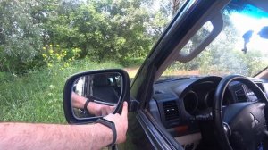 Электрозеркало сложил плечом и оно перестало фиксироваться? (бери саморезы и отвертку)