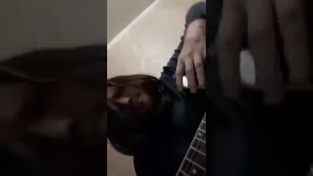 Решил научиться играть как леворукий гитарист )) Начало смотреть онлайн