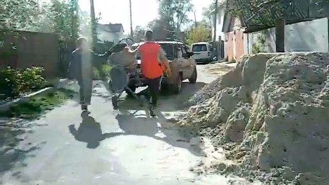 Прикол. Когда бетономешалка не влазит в автомобиль. Бетонные работы в Броварах +380675046248