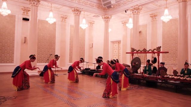 Genjiring Krakatau - Kirana Nusantara Dance studio - Indonesian Day in Kazan (Tatarstan) 2017