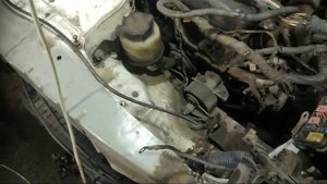 Отсоединил "электрокосу" от рулевой колонки и замка зажигания Nissan AD, вся электрика наружу