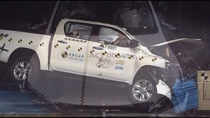 Краш-тест новых Toyota Hilux и Fortuner