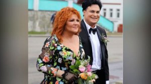 «Попытка номер восемь»: Певица Анастасия сыграла свадьбу с коллегой. Среди гостей Малахов