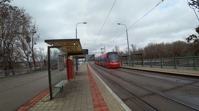 Братислава: много трамвая, панелек и луж смотреть онлайн