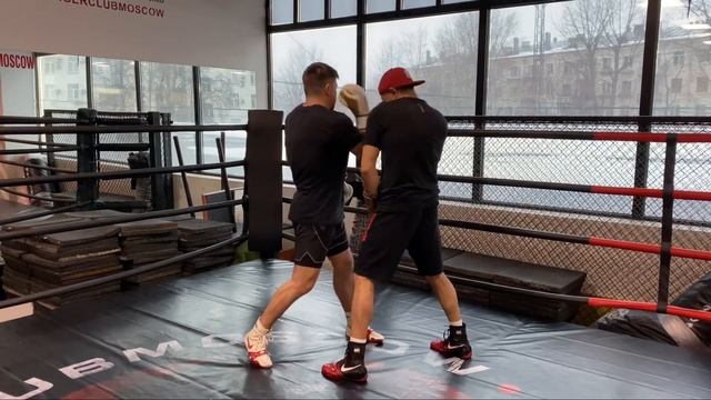 Сдвоенный апперкот и левый с акцентом! Разбираем ближний бой. смотреть онлайн