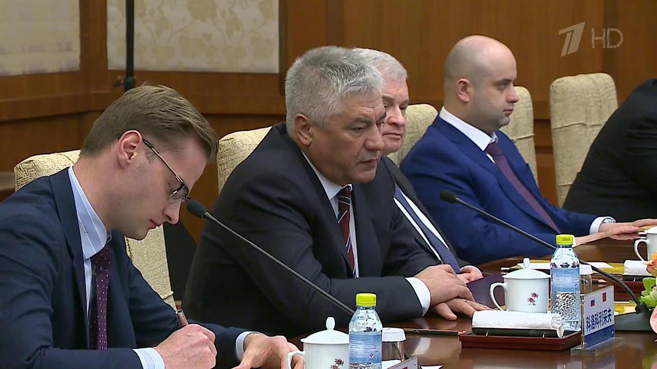 Планы сотрудничества МВД РФ и Министерства безопас...главы ведомств Владимир Колокольцев и Го Шэнкун