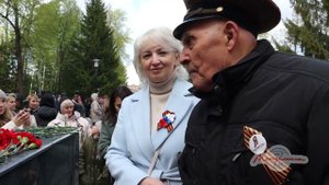 Ветераны ВОВ возложили цветы к монументу