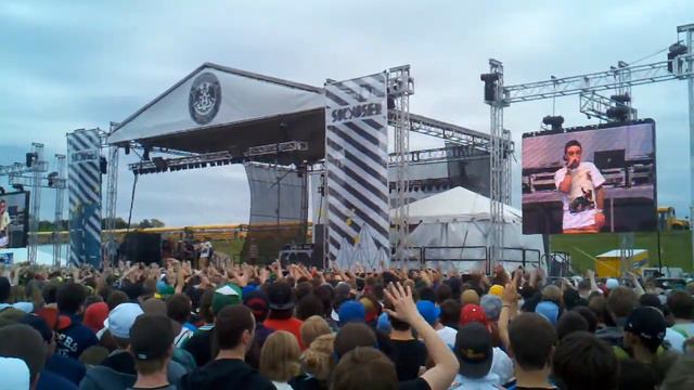 Mac Miller performs "Party Up" and "Jump Around"