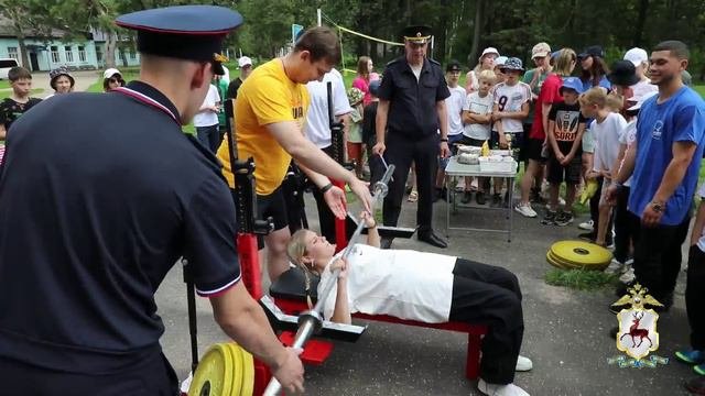 Нижегородские общественники и сотрудники полиции провели «Зарядку со стражем порядка» в лагере
