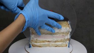 Как разрезать высокий торт. How to cut a tall cake