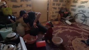 Nomadic pregnant mother🤰💔 in the moment of crisis: the true story of Akram and her husband Ali"
