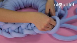 Вяжем подушку-пуфик своими руками - видео инструкция