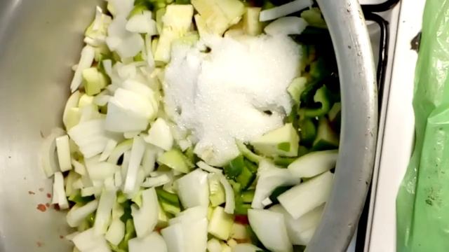 Потрясающий рецепт лечо из кабачков на зиму